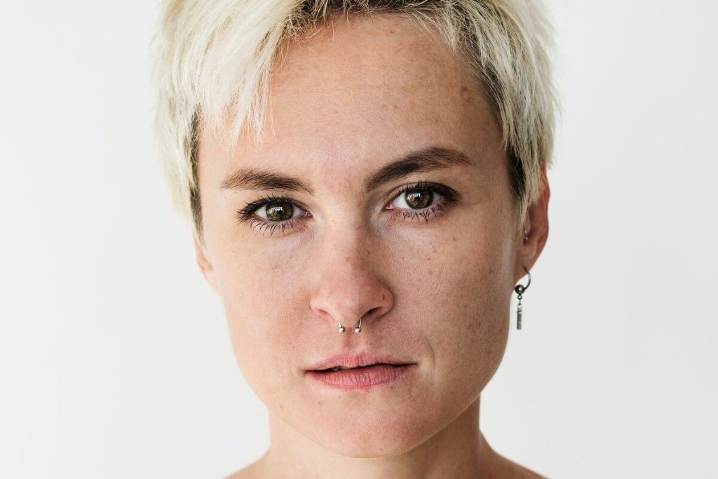 Zena Pirsing Suva Koza